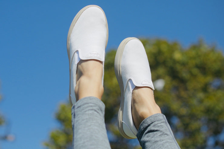 Vans slip on 2024 all white on feet